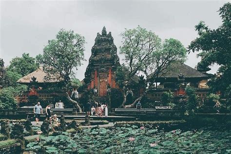 german women naked in bali|Tourist arrested over nude Bali temple act: ‘Sad to see this。